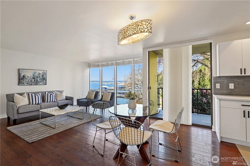 4561 Lake Washington Boulevard NE #203, Kirkland, WA 98033