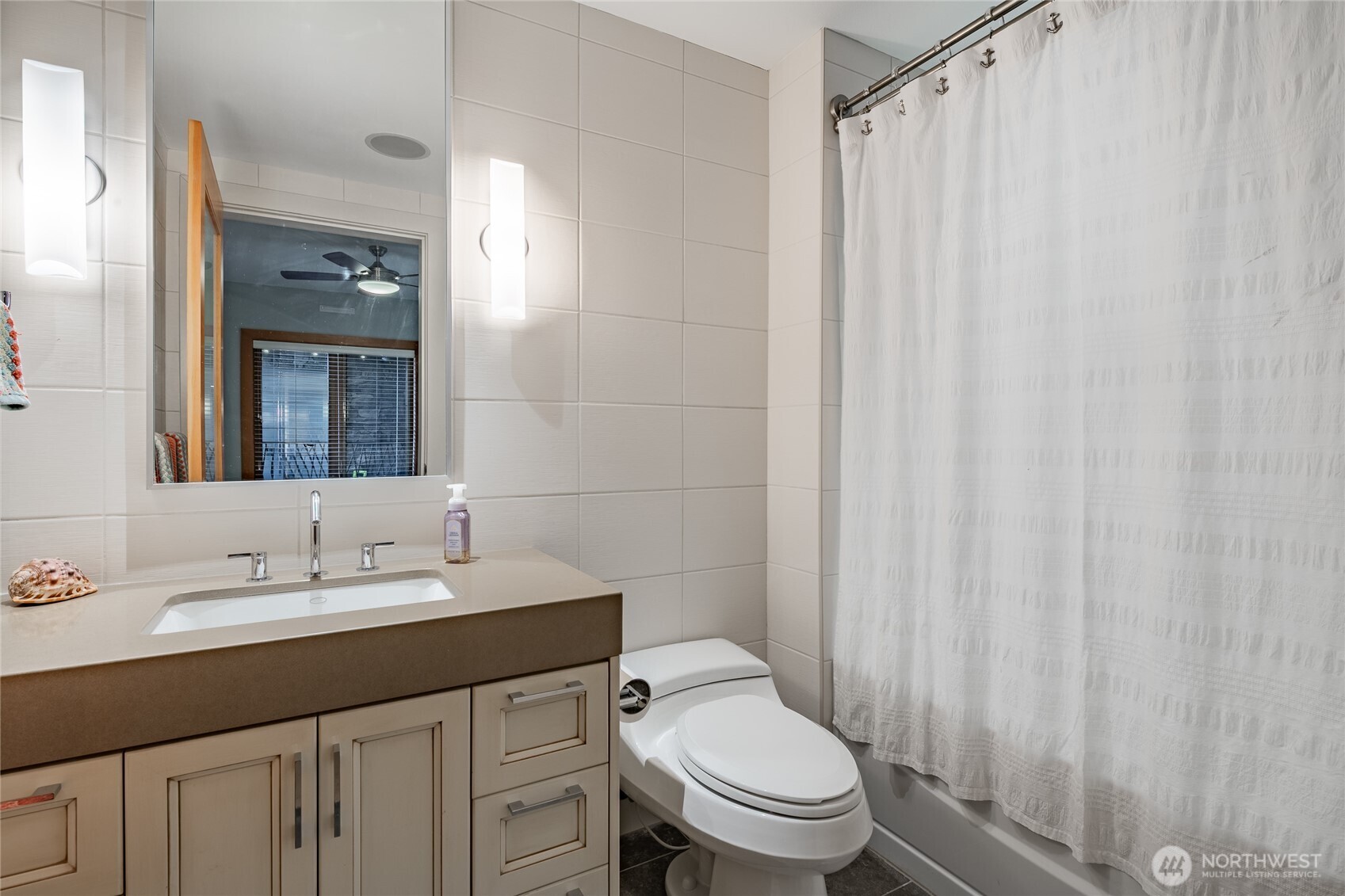 9525 Semiahmoo Parkway #A204, Blaine, WA 98230