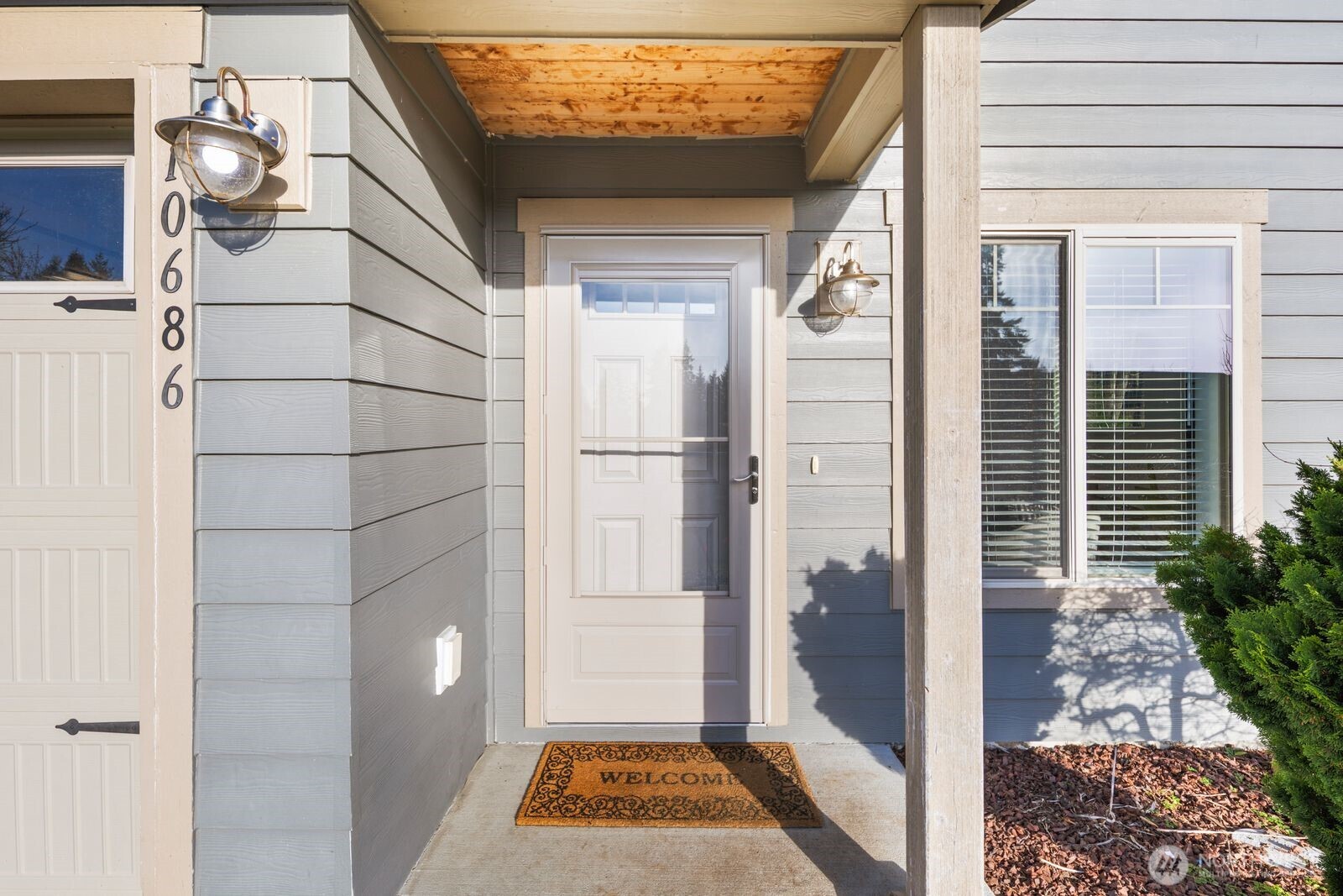 10686 NE Dawson Way , Kingston, WA 98346-8511