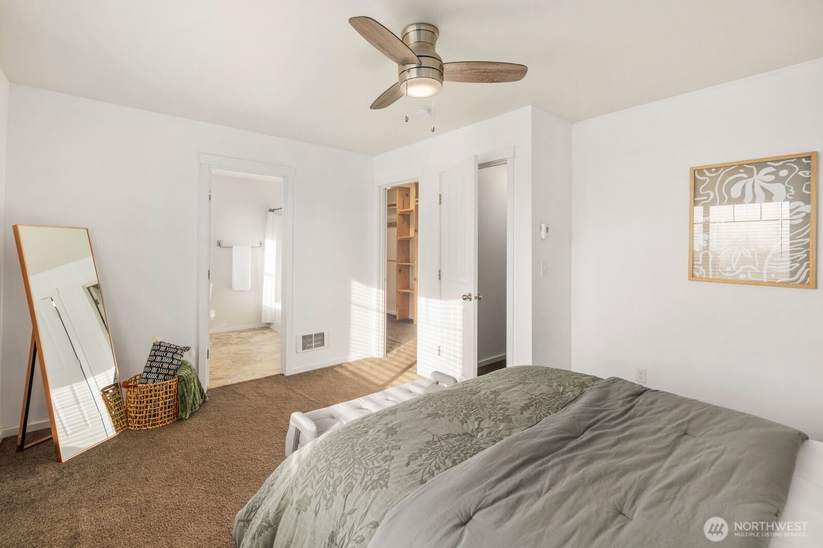 10686 NE Dawson Way , Kingston, WA 98346-8511