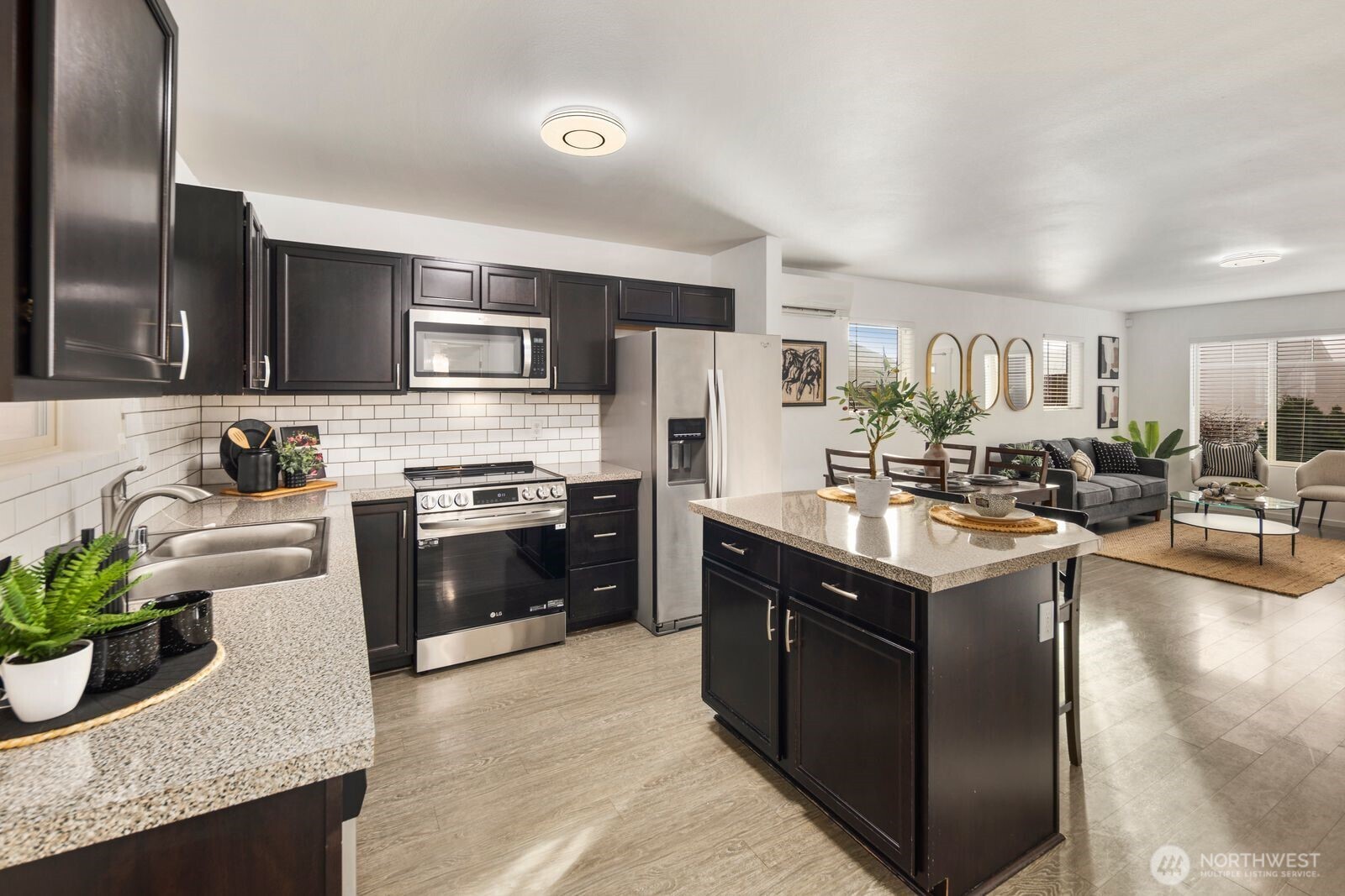 10686 NE Dawson Way , Kingston, WA 98346-8511