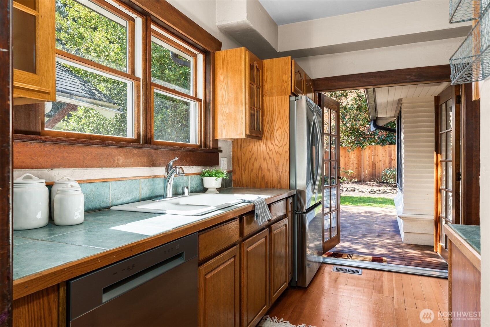 7221 4th Avenue NW, Seattle, WA 98117-4914