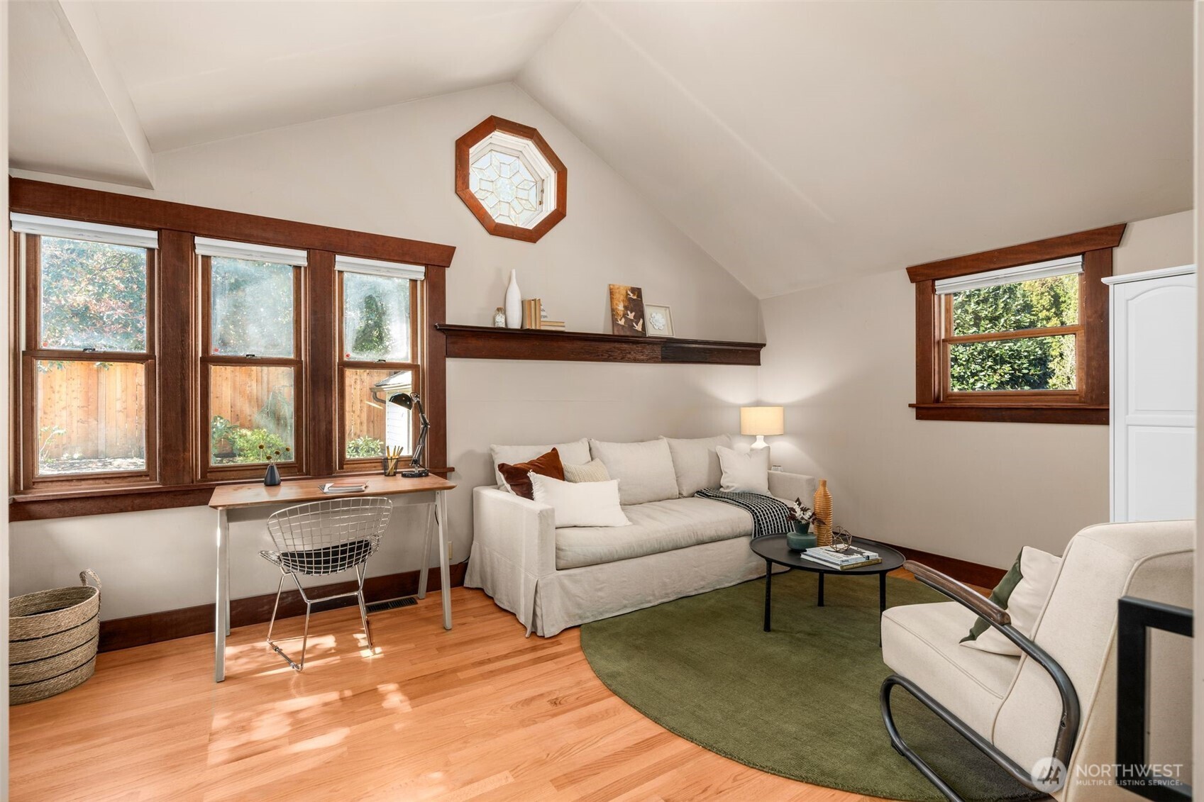 7221 4th Avenue NW, Seattle, WA 98117-4914