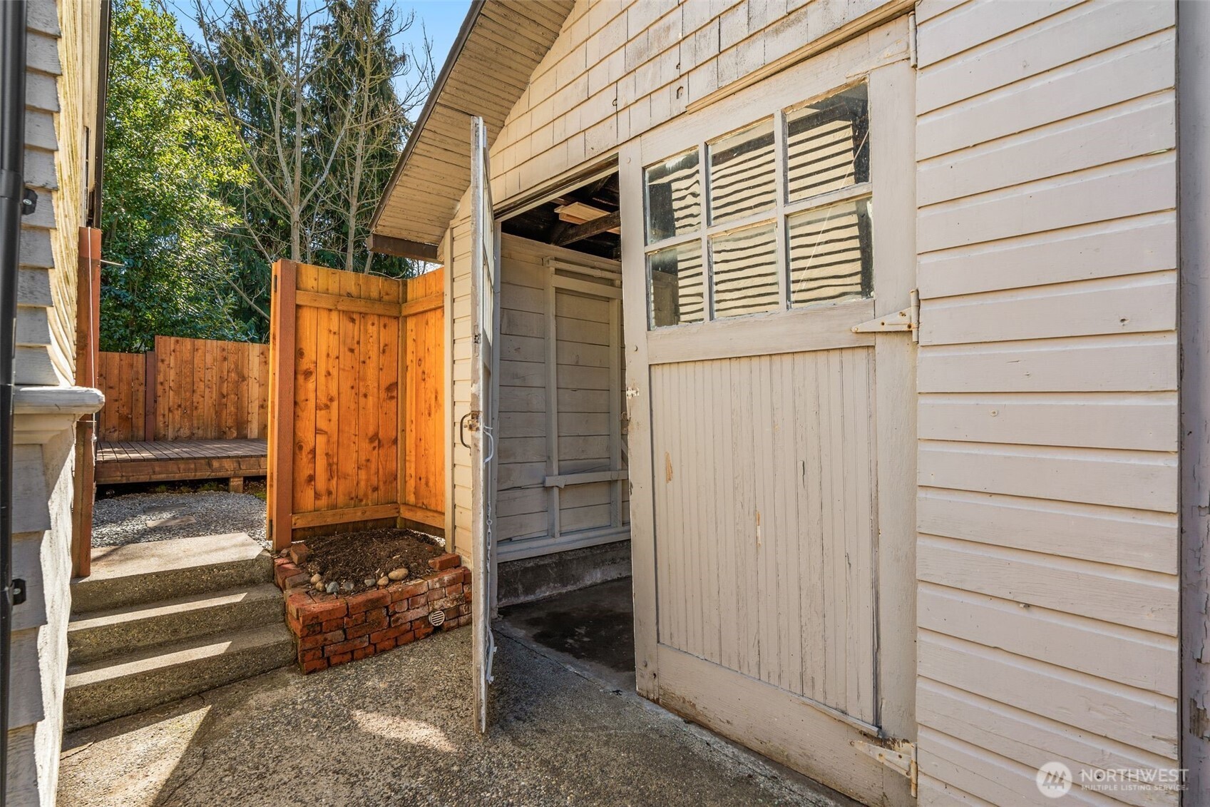 7221 4th Avenue NW, Seattle, WA 98117-4914