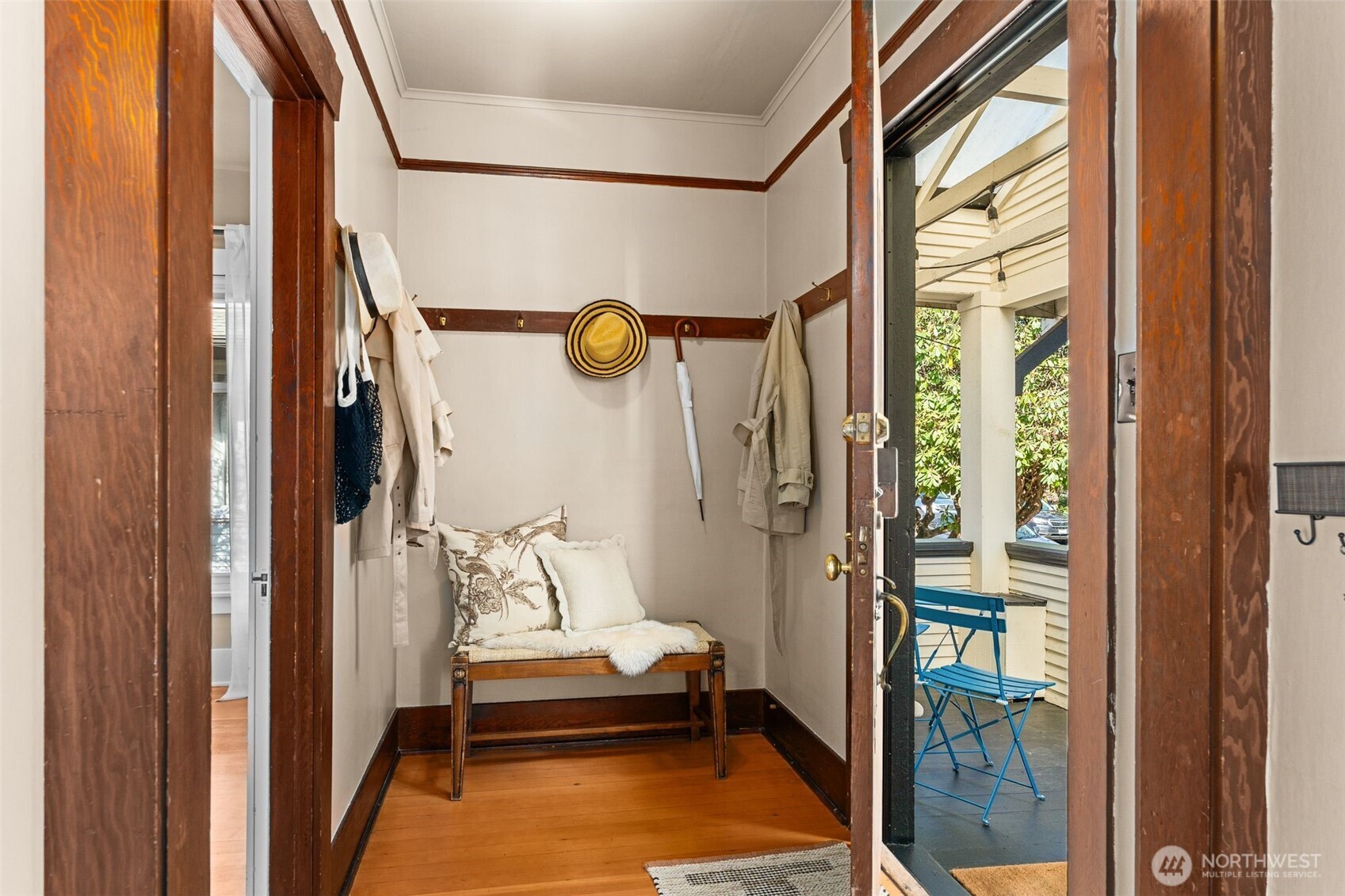 7221 4th Avenue NW, Seattle, WA 98117-4914