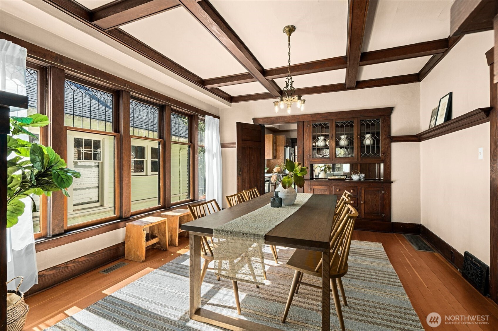 7221 4th Avenue NW, Seattle, WA 98117-4914