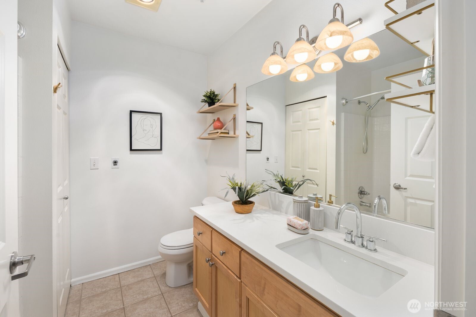 7116 Greenwood Avenue N #305, Seattle, WA 98103