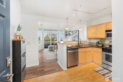 7116 Greenwood Avenue N #305, Seattle, WA 98103 - Photo 4