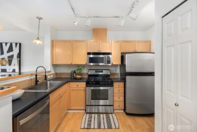 7116 Greenwood Avenue N #305, Seattle, WA 98103 - Photo 6