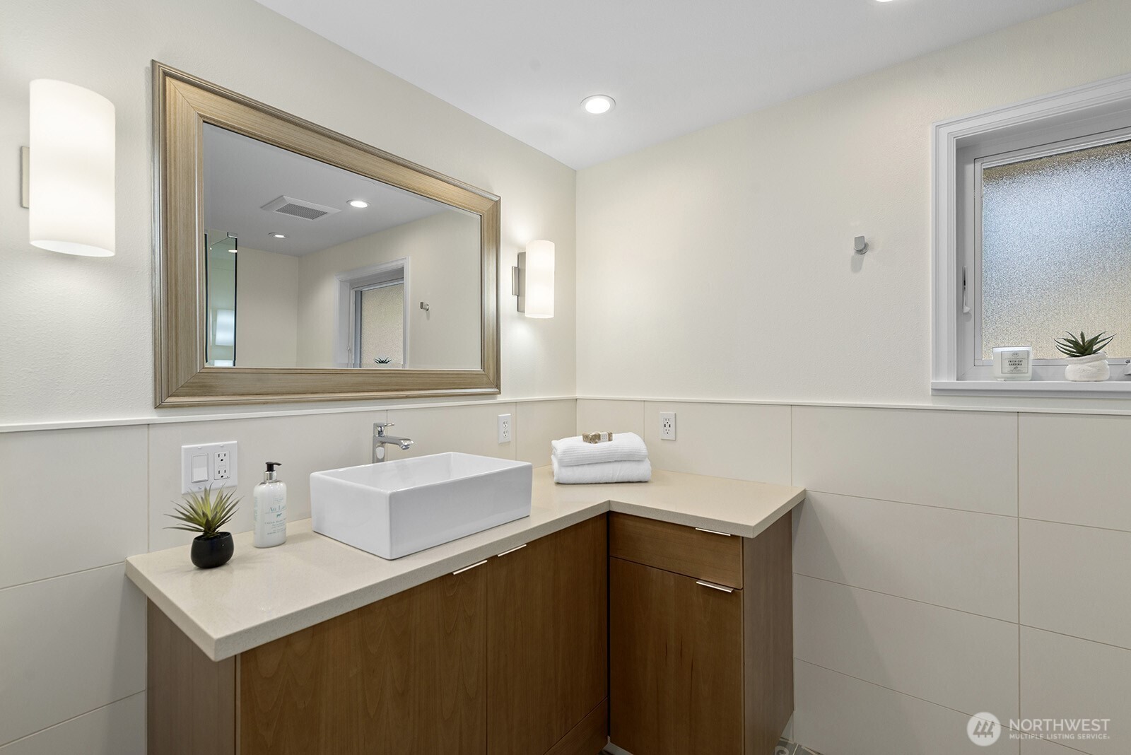 16003 32nd Avenue NE, Lake Forest Park, WA 98155