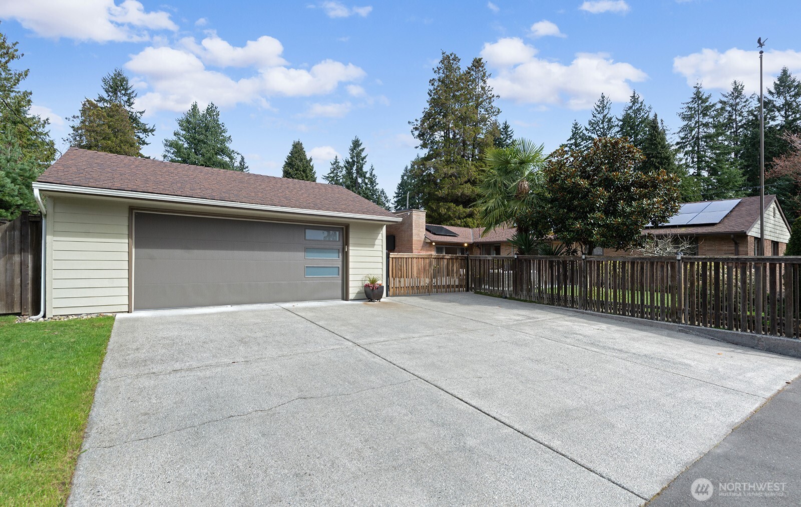 16003 32nd Avenue NE, Lake Forest Park, WA 98155
