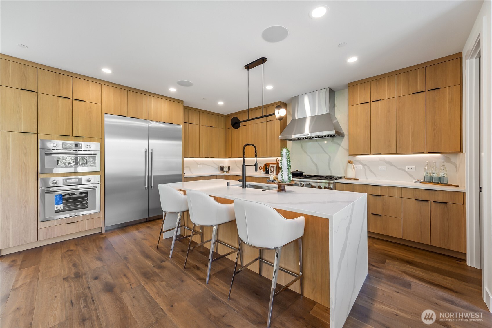 10204 NE 43rd Street , Kirkland, WA 98033