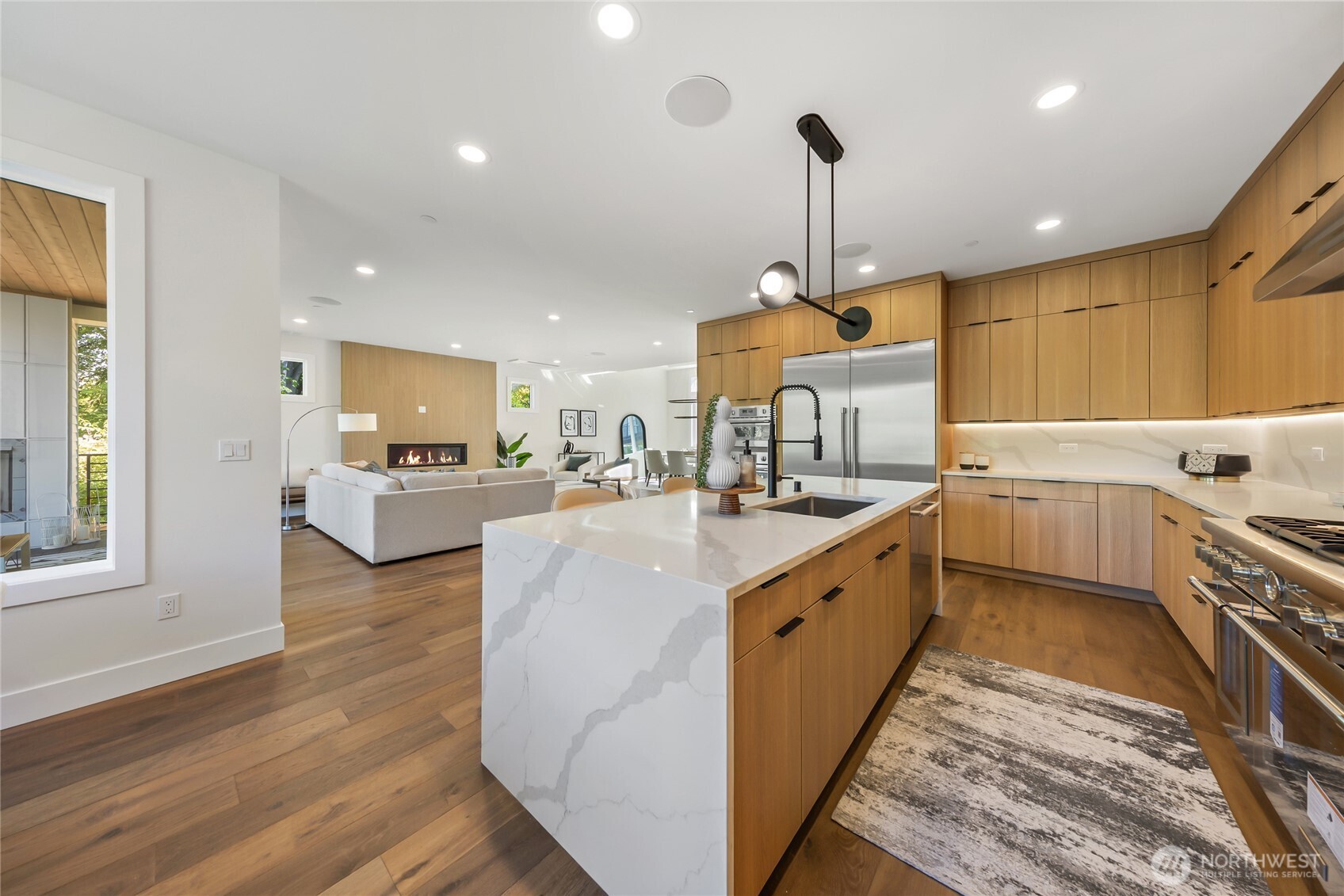 10204 NE 43rd Street , Kirkland, WA 98033