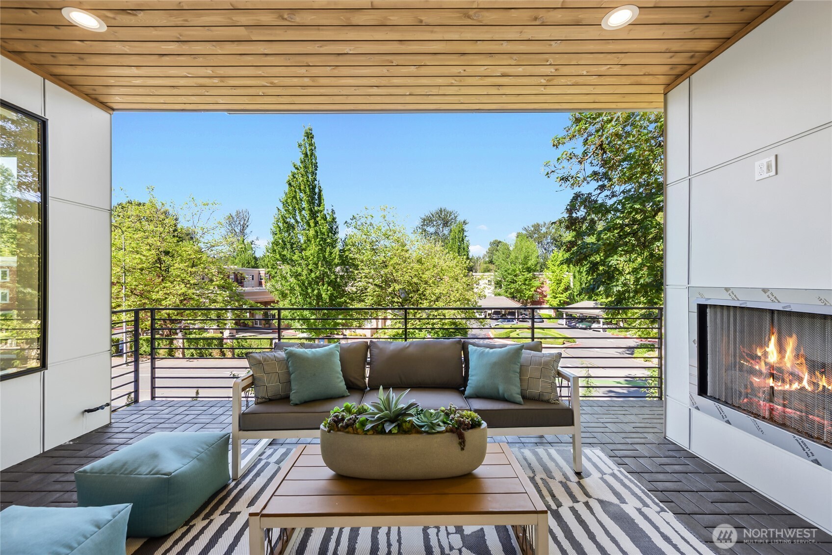 10204 NE 43rd Street , Kirkland, WA 98033