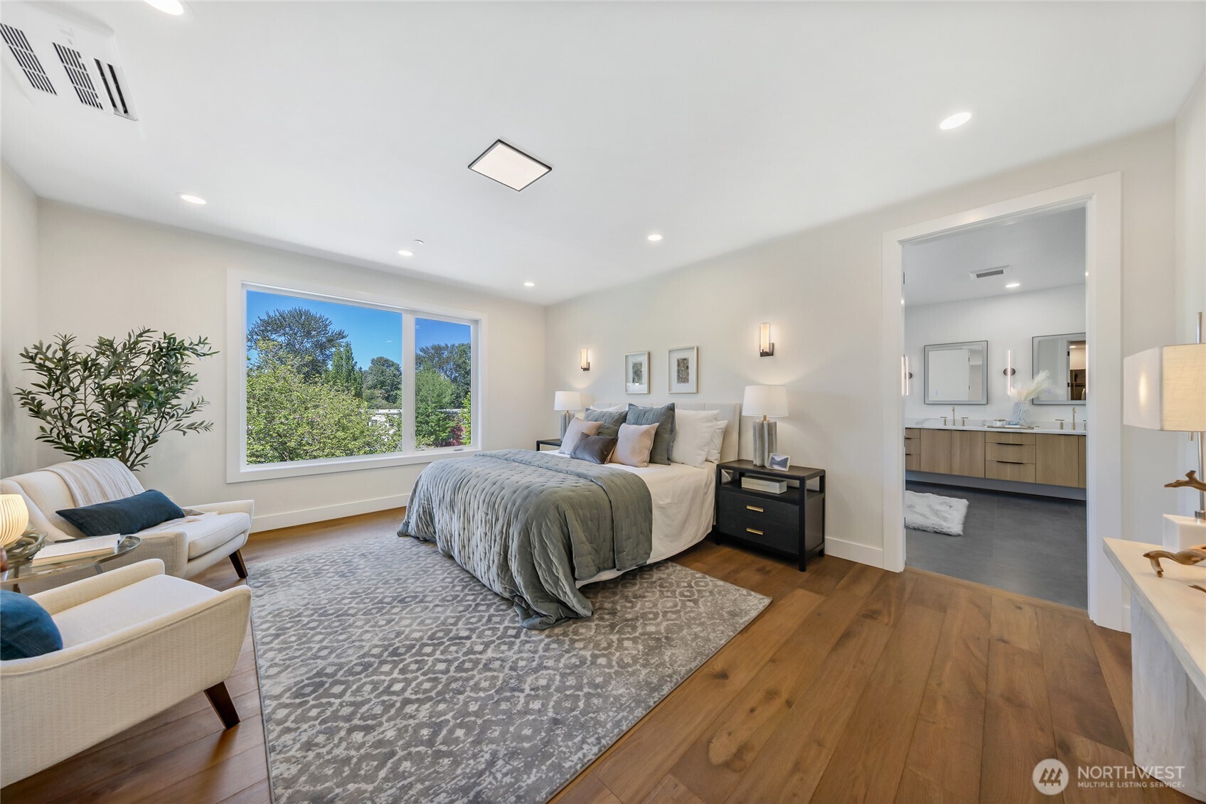 10204 NE 43rd Street , Kirkland, WA 98033