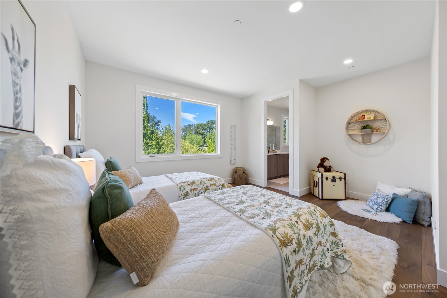 10204 NE 43rd Street , Kirkland, WA 98033