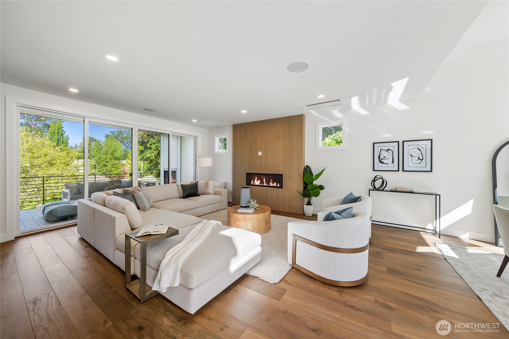 10204 NE 43rd Street , Kirkland, WA 98033