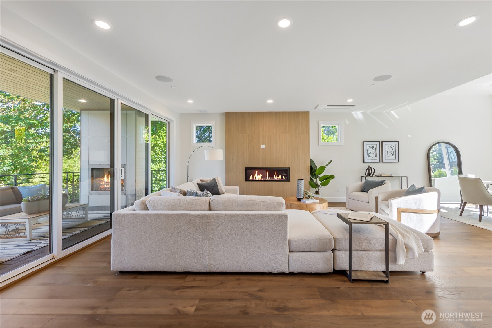 10204 NE 43rd Street , Kirkland, WA 98033