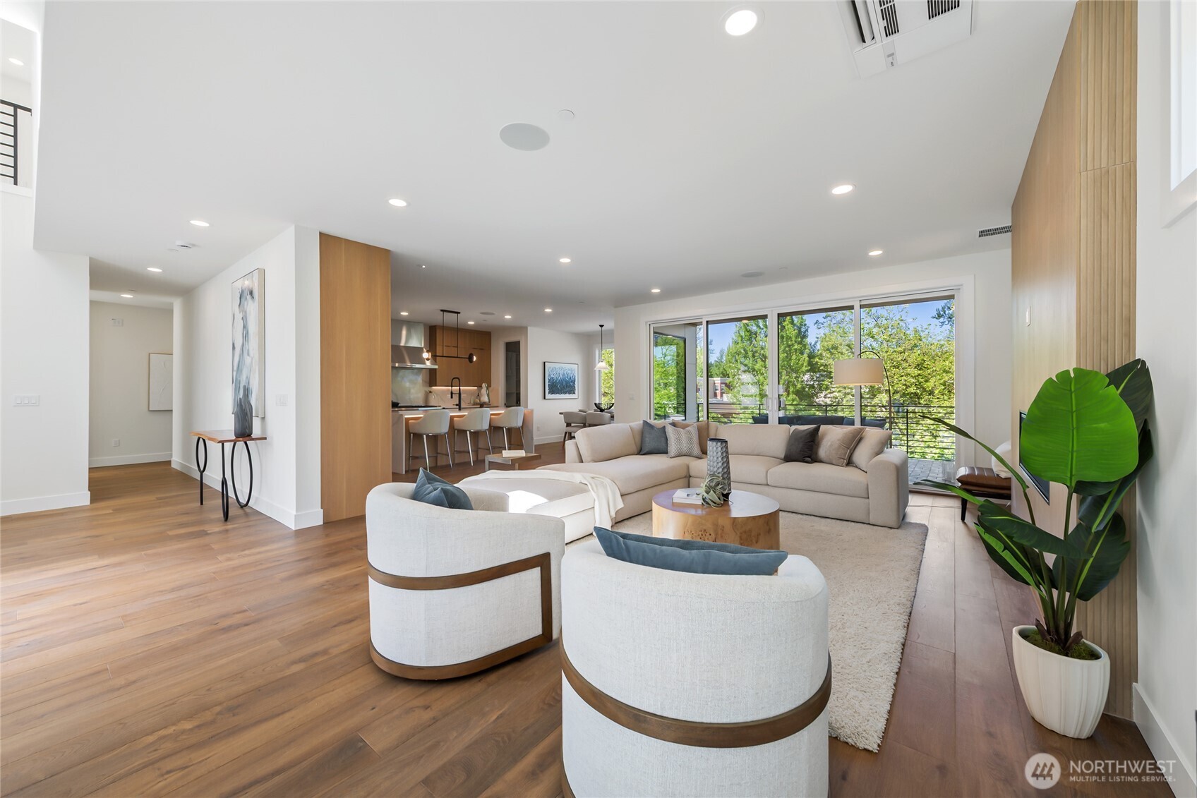 10204 NE 43rd Street , Kirkland, WA 98033