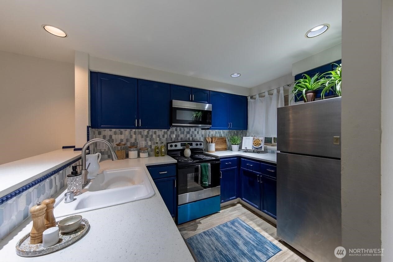 15917 Waynita Way NE #E206, Bothell, WA 98011