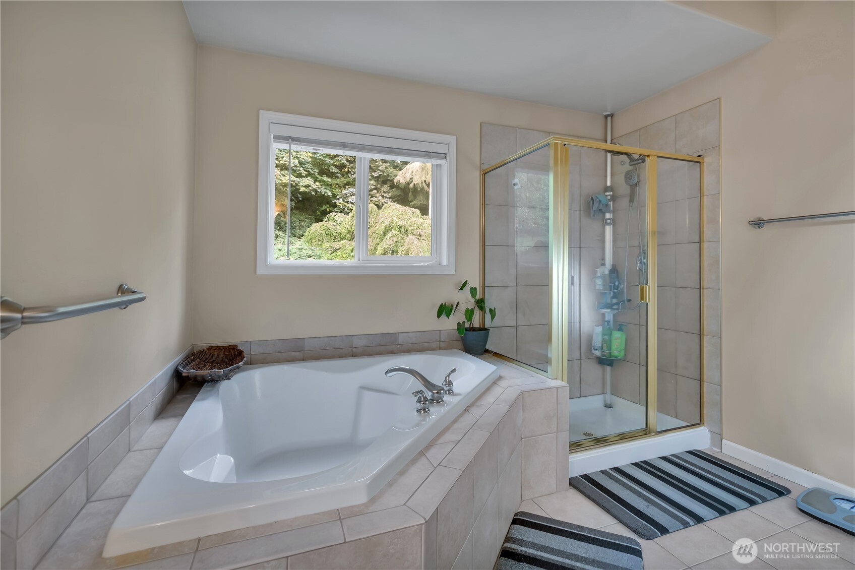 26525 Lake Fenwick Road S, Kent, WA 98032
