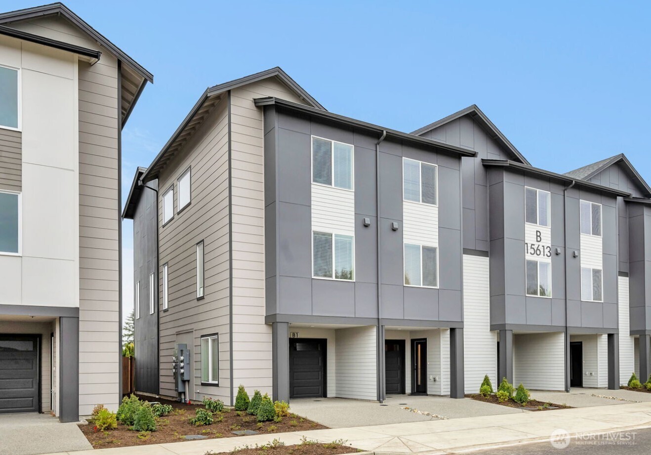 15613 Admiralty Way #B2, Lynnwood, WA 98087