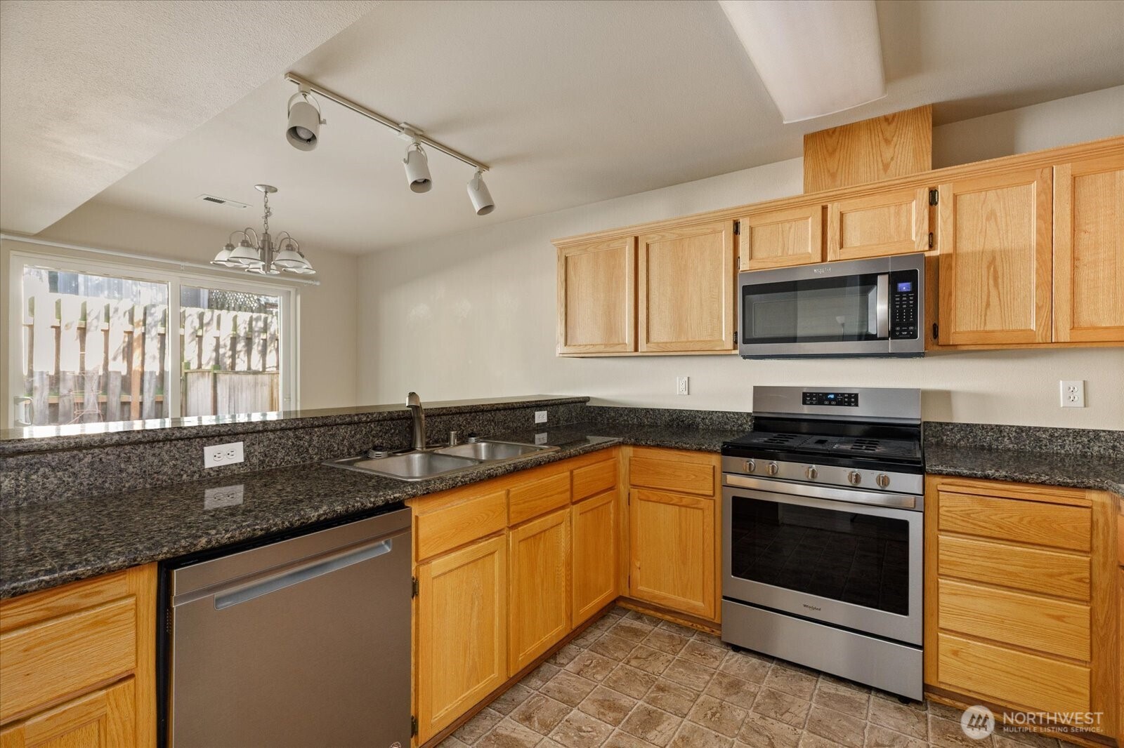 210 SE Melrose Drive , Oak Harbor, WA 98277