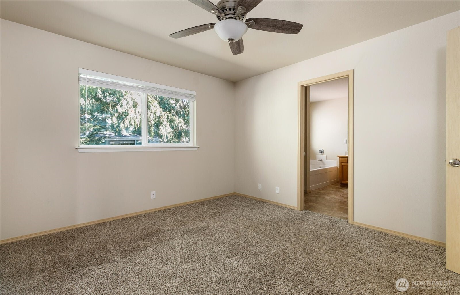 210 SE Melrose Drive , Oak Harbor, WA 98277