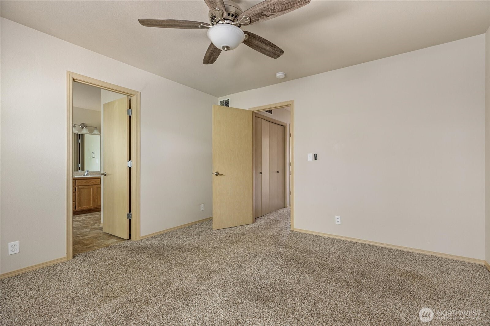 210 SE Melrose Drive , Oak Harbor, WA 98277