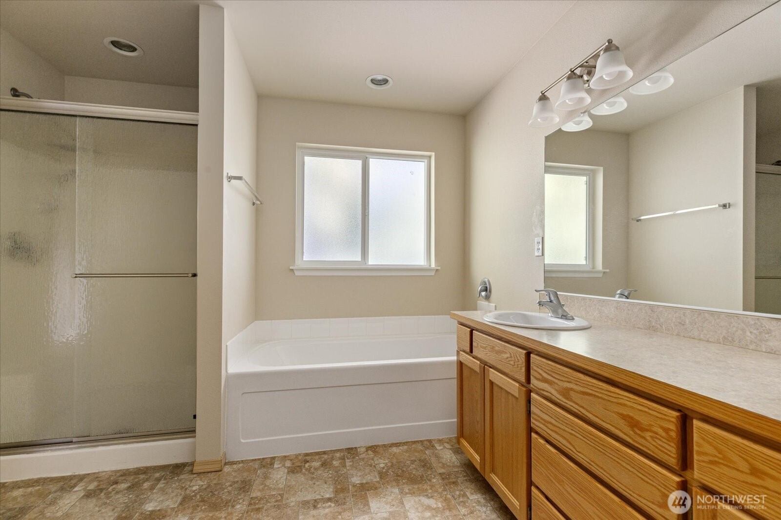 210 SE Melrose Drive , Oak Harbor, WA 98277