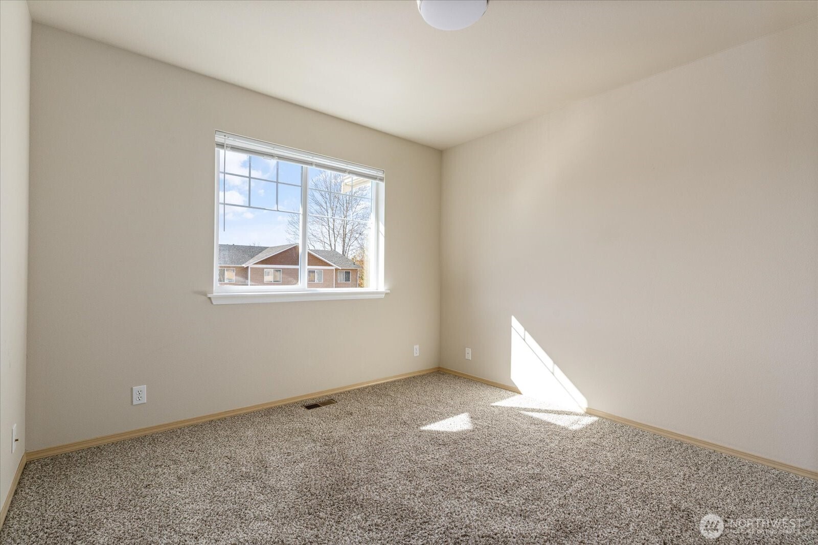 210 SE Melrose Drive , Oak Harbor, WA 98277