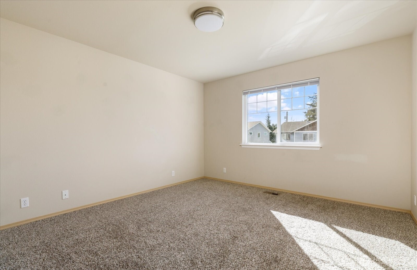 210 SE Melrose Drive , Oak Harbor, WA 98277