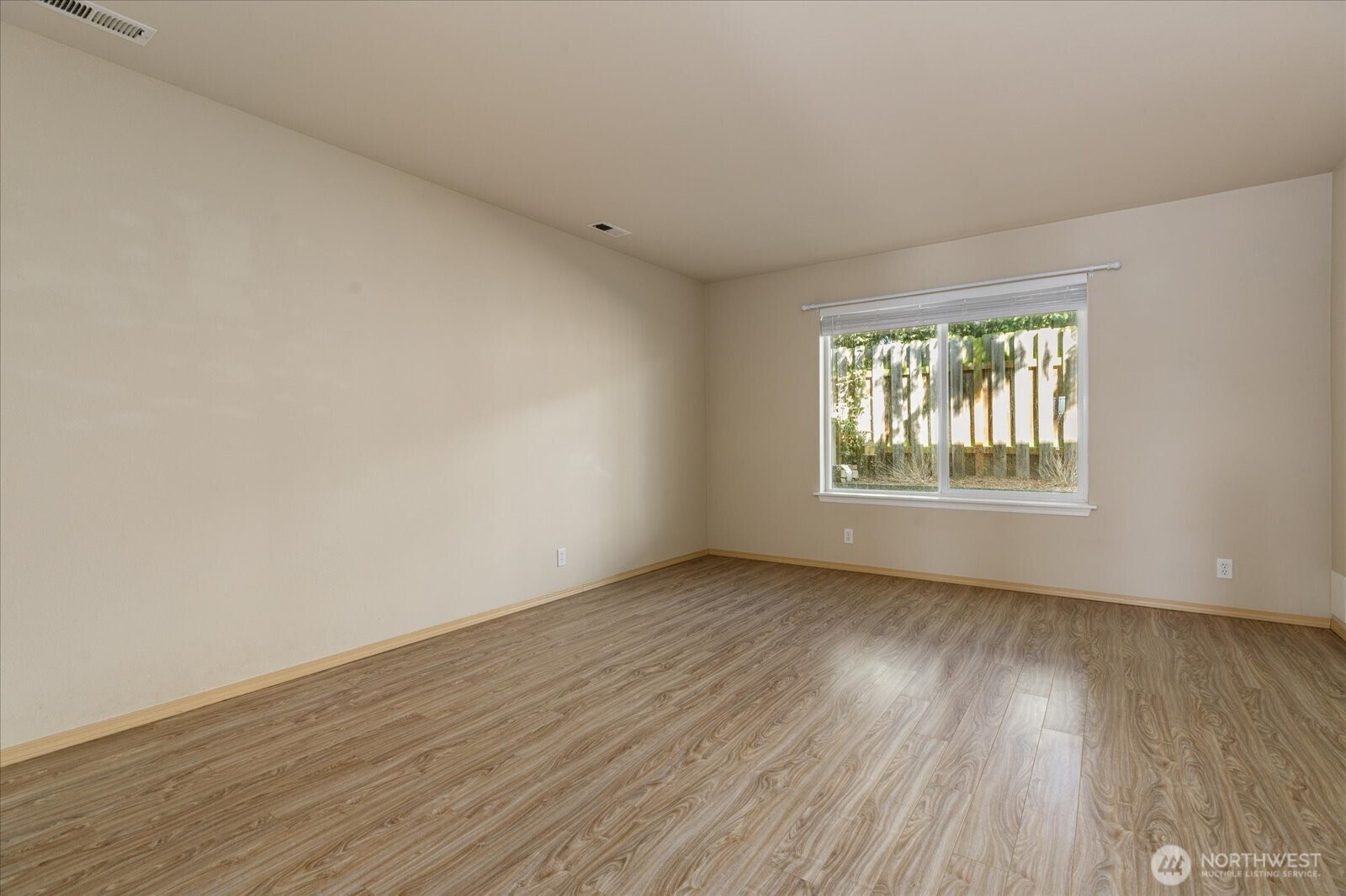 210 SE Melrose Drive , Oak Harbor, WA 98277