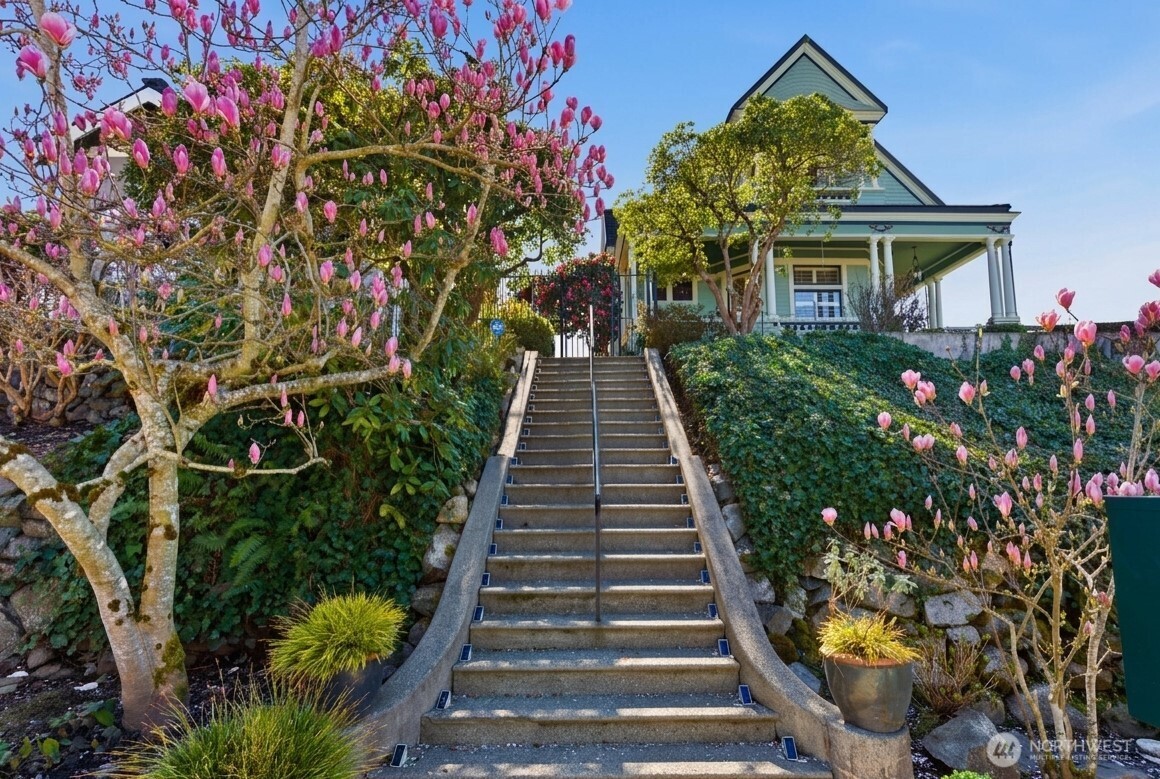 522 N E Street , Tacoma, WA 98403-2735