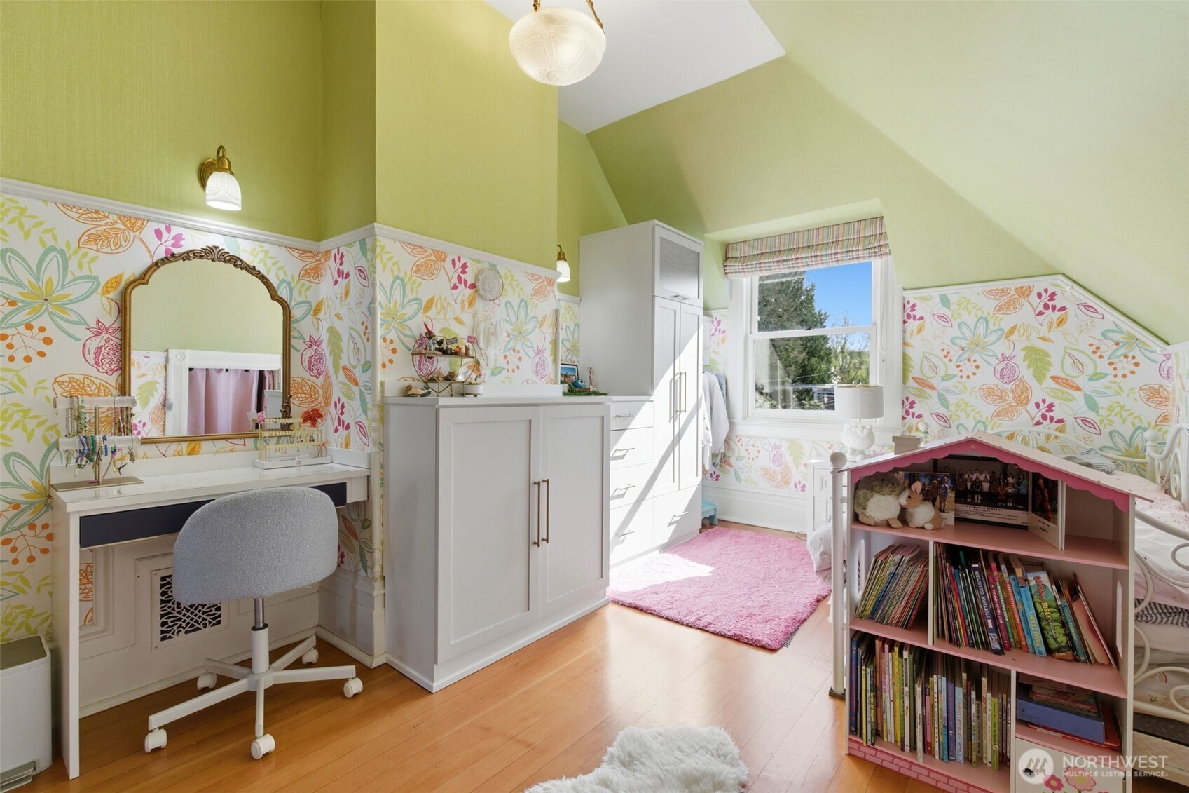 522 N E Street , Tacoma, WA 98403-2735