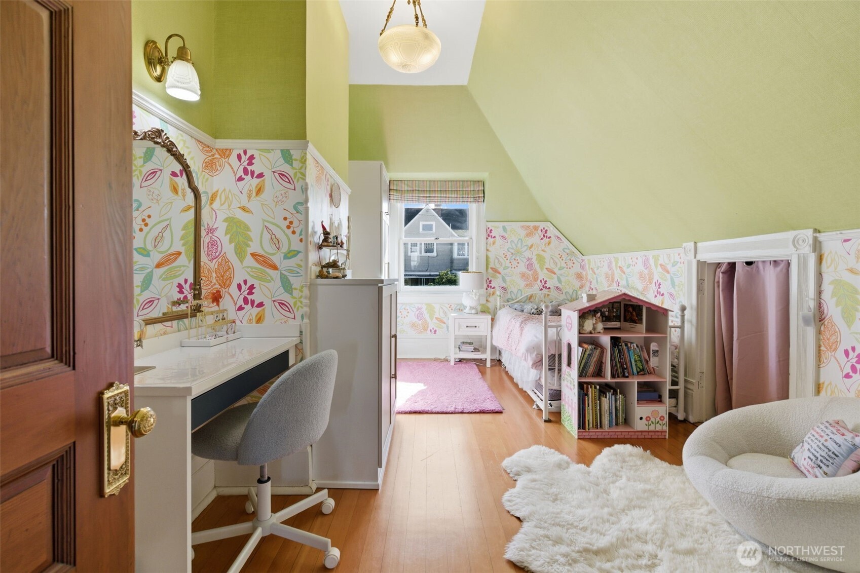 522 N E Street , Tacoma, WA 98403-2735