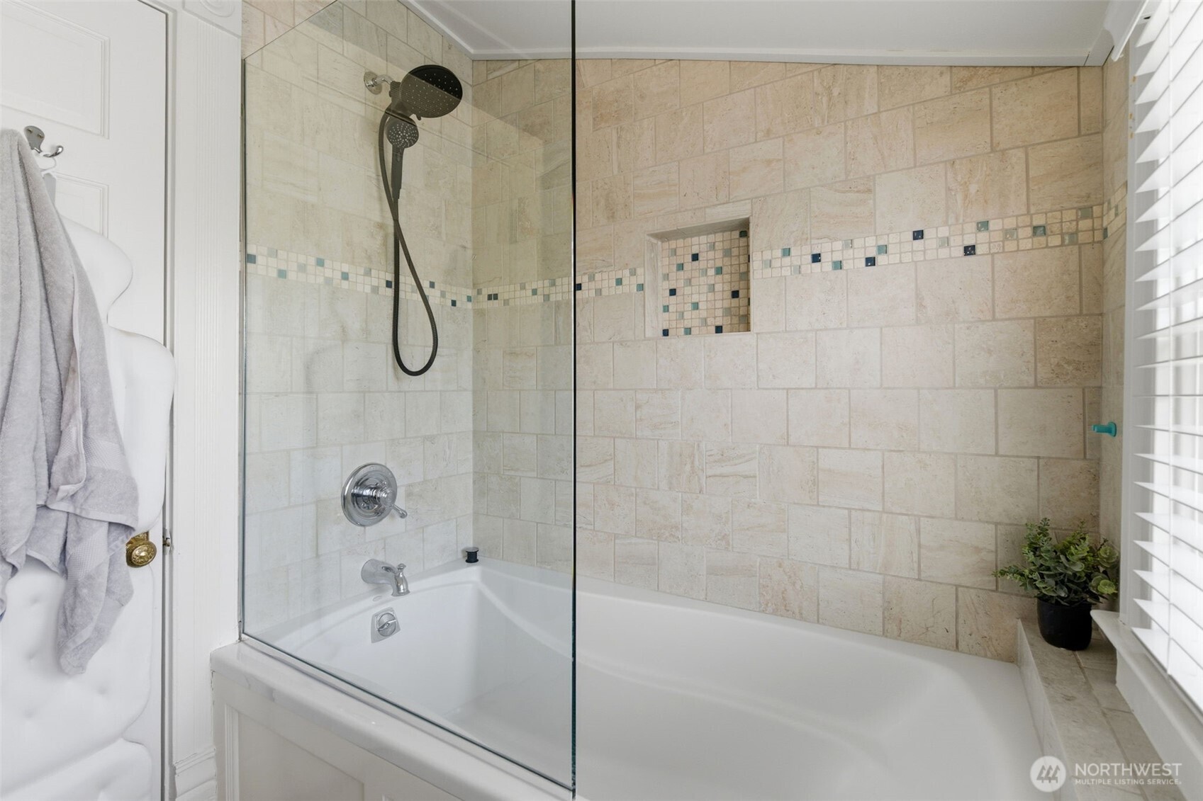 522 N E Street , Tacoma, WA 98403-2735