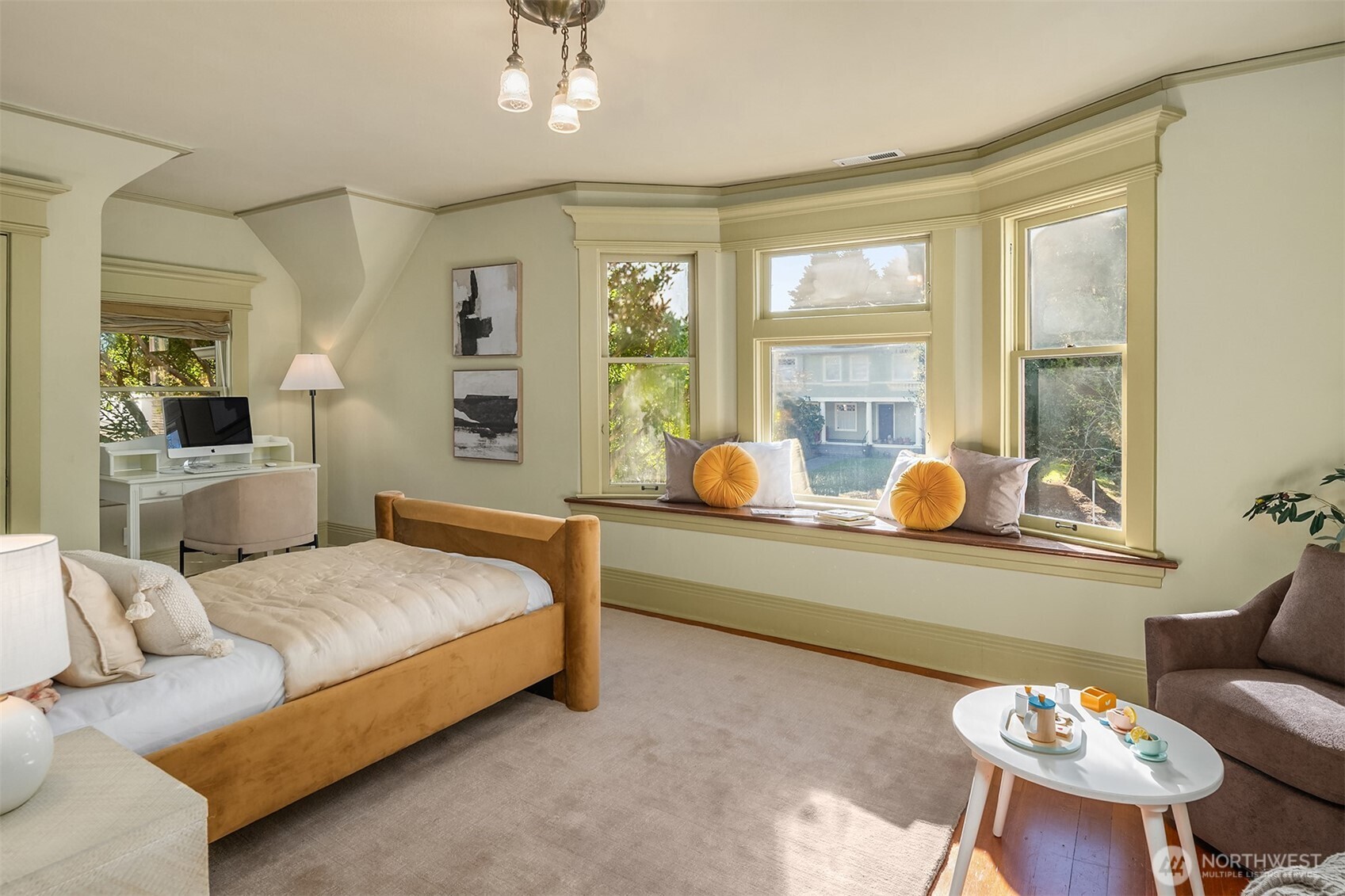 952 16th Avenue E, Seattle, WA 98112