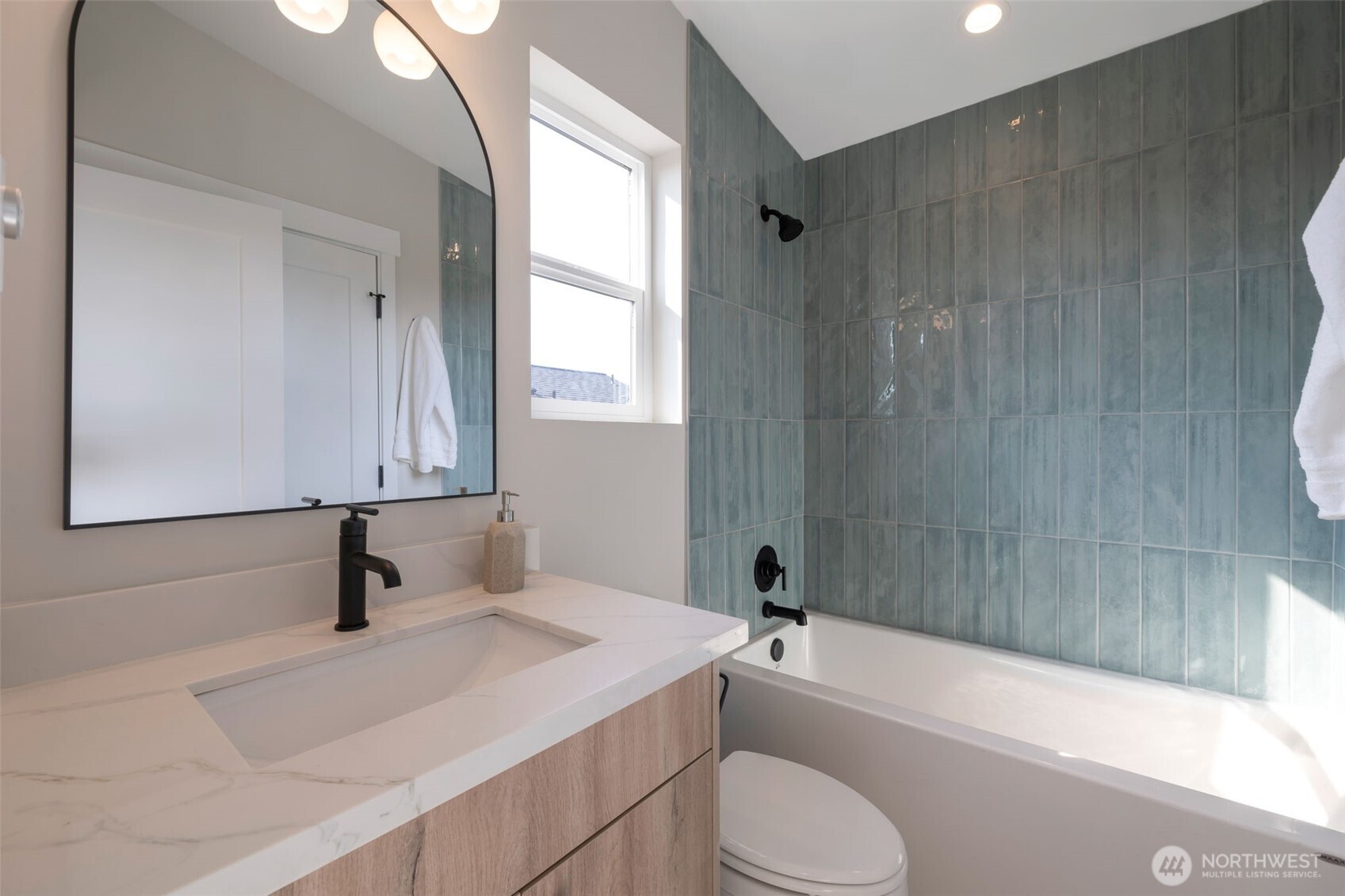 1603 SW Kenyon Street #B, Seattle, WA 98106