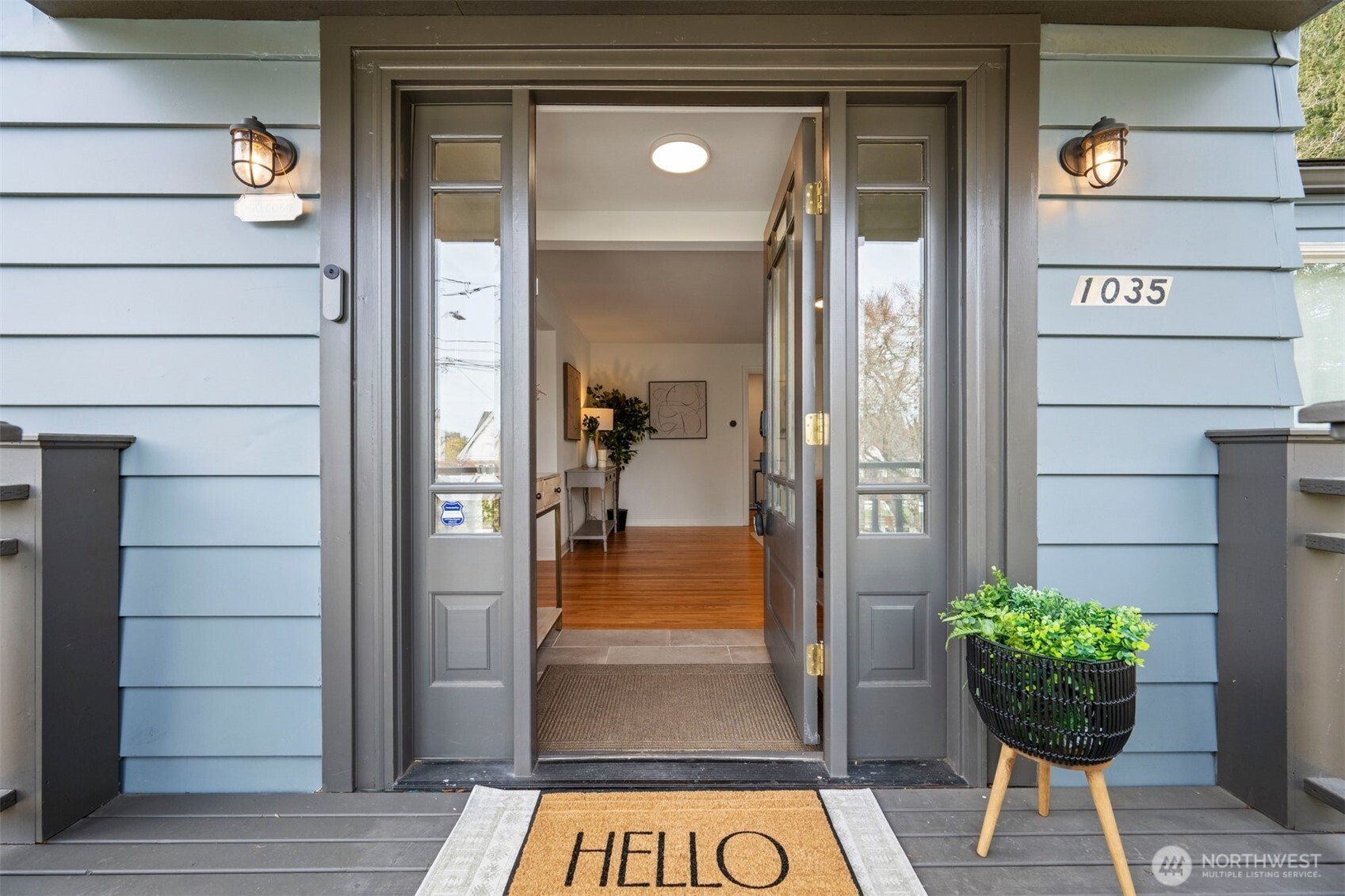 1035 NE 100th Street , Seattle, WA 98125-7517