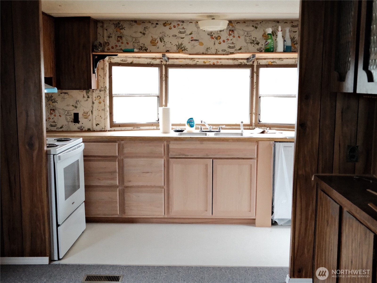 305 Burdin Boulevard , Grand Coulee, WA 99133