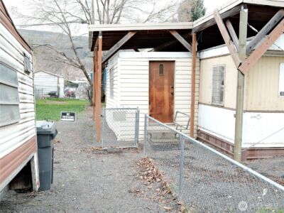 305 Burdin Boulevard , Grand Coulee, WA 99133 - Photo 2