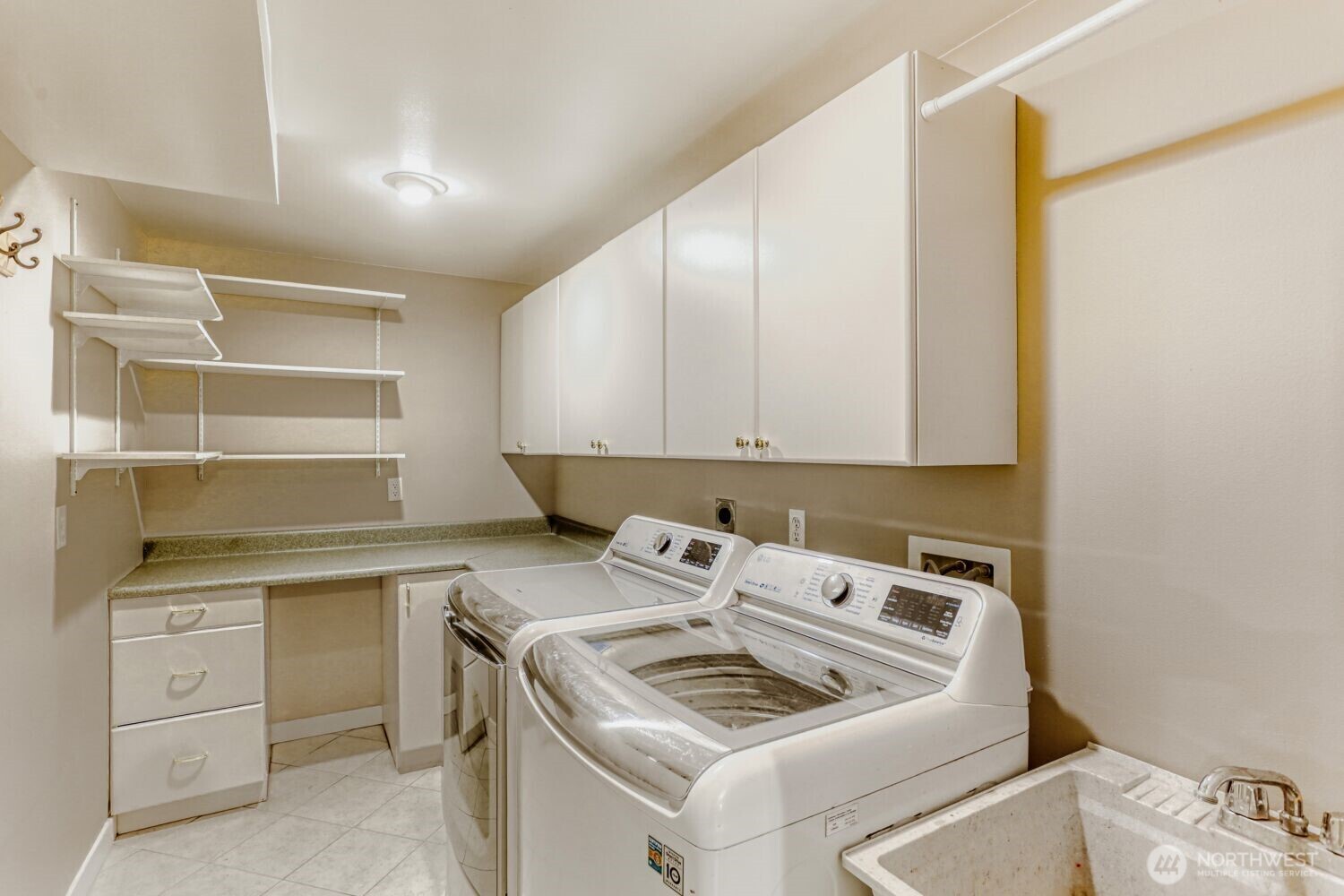 10020 SE 7th Street , Bellevue, WA 98004