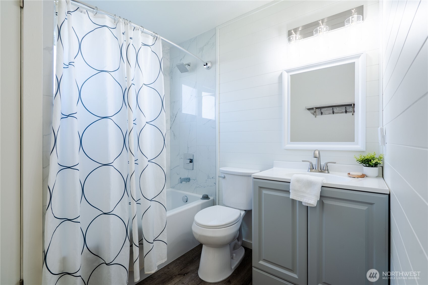 230 Peace Arch Court , Blaine, WA 98230