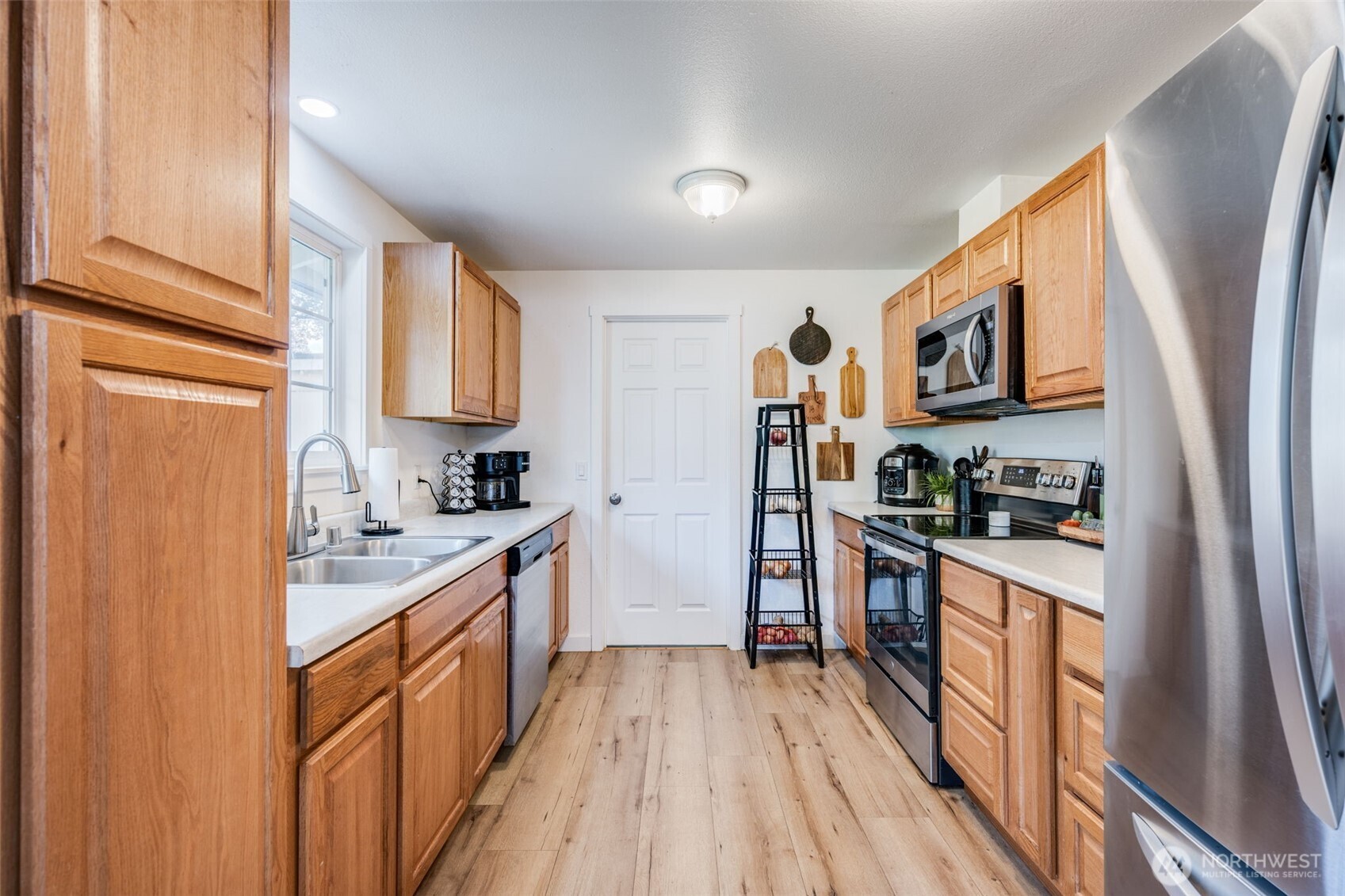 17321 Spanaway Lane E, Spanaway, WA 98387