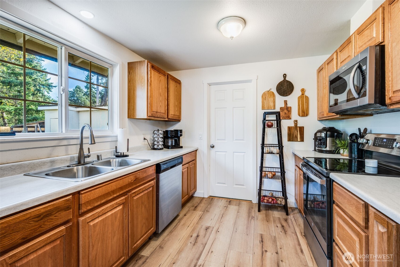 17321 Spanaway Lane E, Spanaway, WA 98387