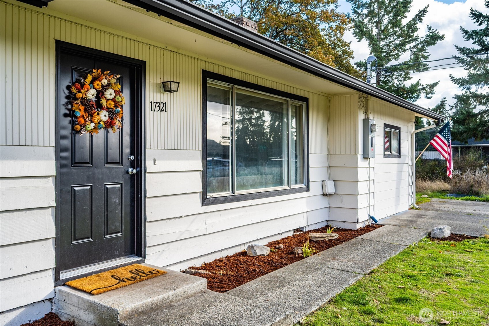 17321 Spanaway Lane E, Spanaway, WA 98387