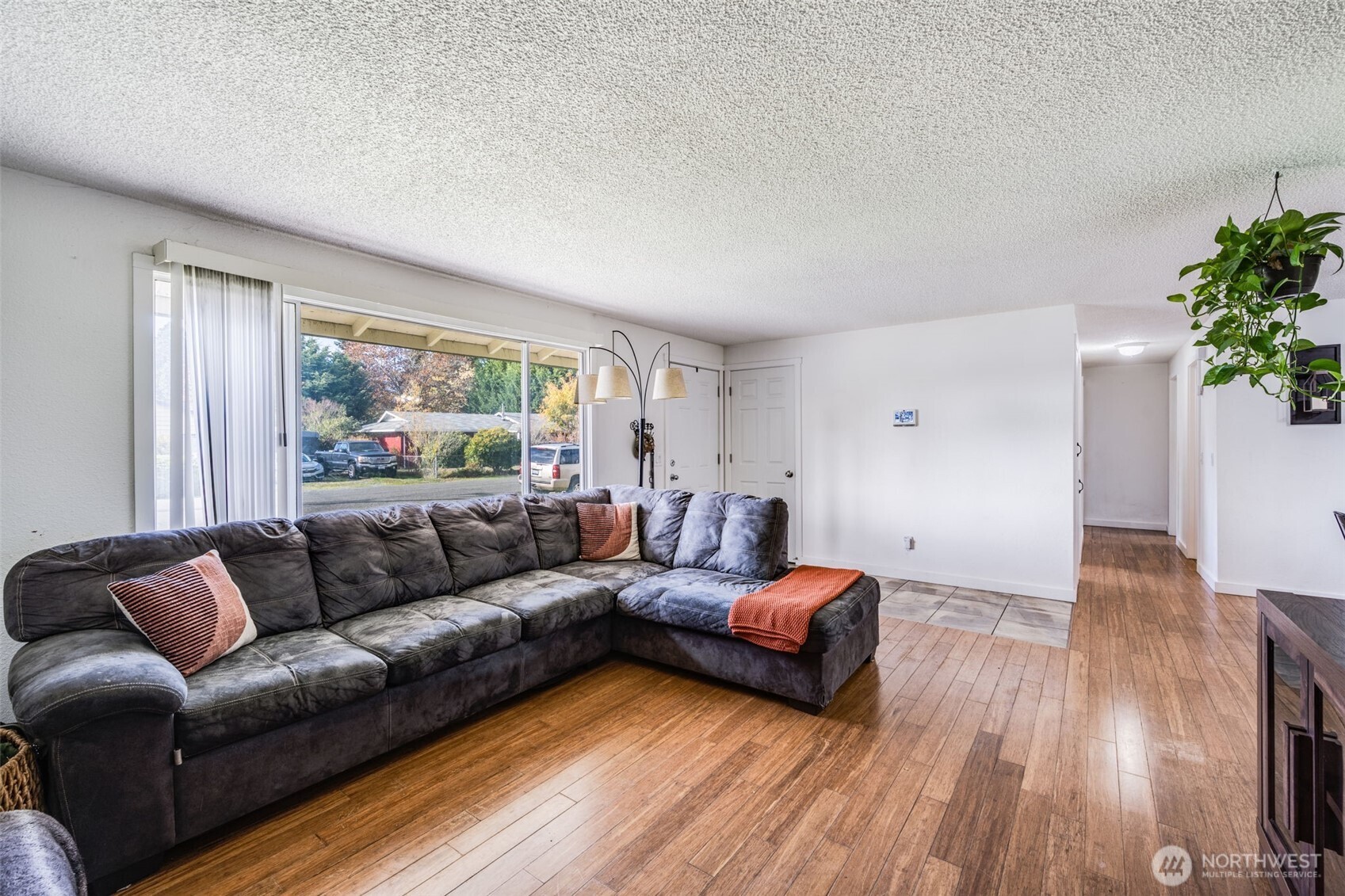 17321 Spanaway Lane E, Spanaway, WA 98387