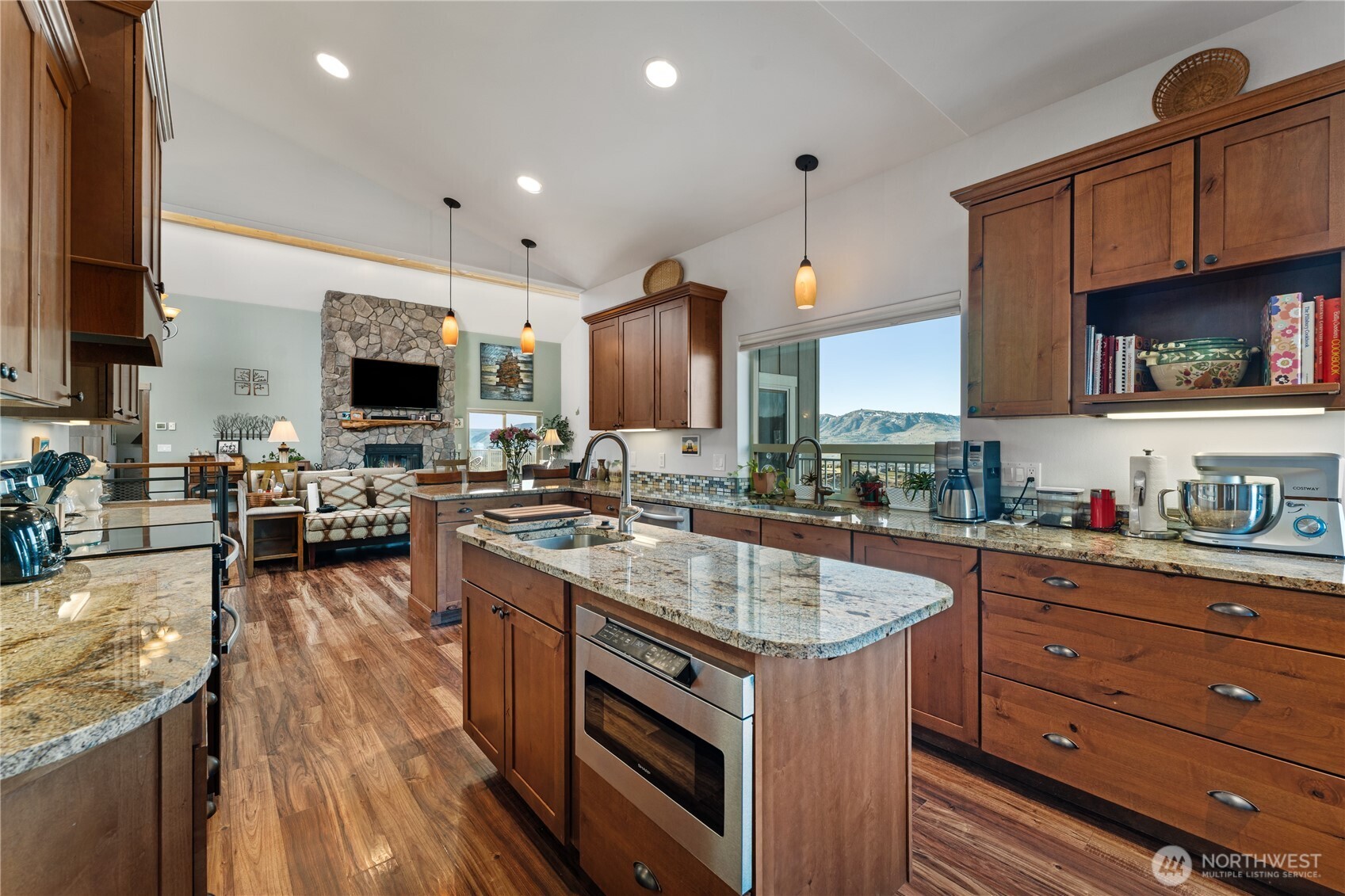 449 Lakayuse Road , Manson, WA 98831