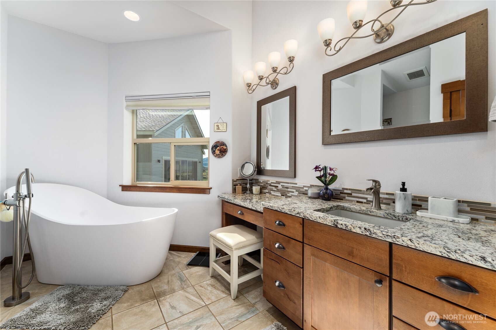 449 Lakayuse Road , Manson, WA 98831